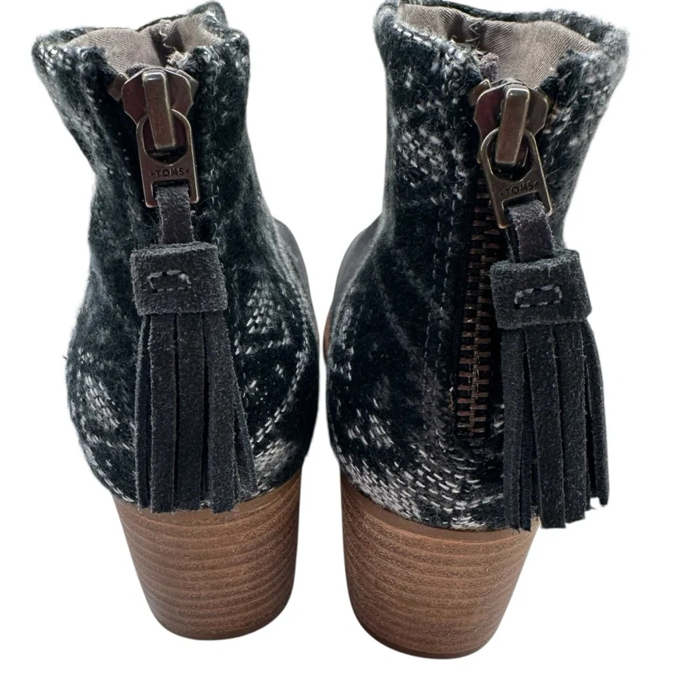 Toms Gray Suede Ankle Booties with Patterned Knit Collar Size: 7.5